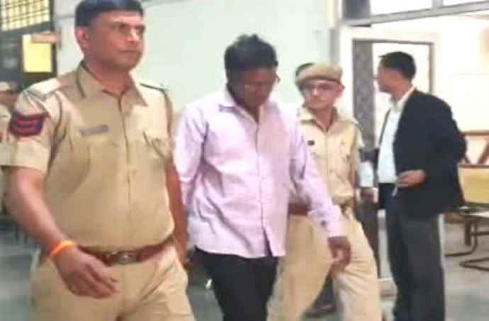 गैंगस्टर मुख्तियार मलिक हत्याकांड में कोर्ट का बड़ा फैसला : कोर्ट ने 11 आरोपियों को उम्र कैद सजा ,एक को  7 वर्ष के कठोर कारावास से किया दंडित, सभी पर अर्थदंड भी लगाया