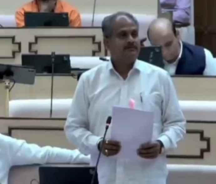 वीडियो न्यूज़ : नए जिलों पर राजस्थान विधानसभा में हंगामा : राजस्व मंत्री और जूली में हुई नोंकझोंक, नए जिलों पर राजस्व मंत्री ने दिया जूली के सवाल पर ये जवाब