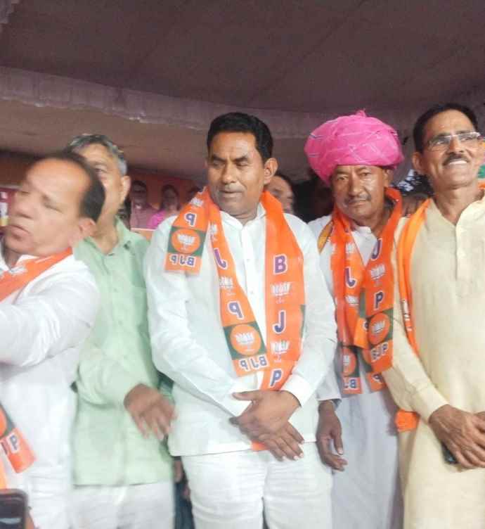 वीडियो अपडेट : क्या बोपिया के BJP आने से नीमकाथाना में कांग्रेस के बिगड़ेंगे समीकरण : समाज सेवी करण सिंह बोपिया सहित बड़ी संख्या में कांग्रेस नेताओं और कार्यकर्ताओं ने भाजपा का थामा दामन, मैं और मेरी टीम जहां पार्टी कहेगी मौजूद रहेंगे :- बोपियां