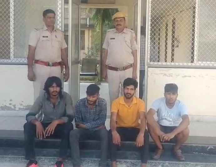 वीडियो न्यूज़ : नीमकाथाना पुलिस की बड़ी कार्रवाई : अलग-अलग मामलों में 10 आरोपियों को किया गिरफ्तार, तीन स्थाई वारंटी भी शामिल