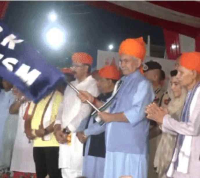 आज से अमरनाथ यात्रा शुरू : जम्मू में LG मनोज सिन्हा ने पूजा-अर्चना के बाद दिखाई हरी झंडी , अब तक 3.5 लाख श्रद्धालुओं ने रजिस्ट्रेशन कराया