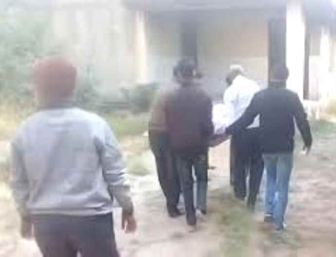 धौलपुर में बीएलओ की संदिग्ध मौत : परिजनों का आरोप —अत्यधिक तनाव से बिगड़ी तबीयत, परिजनों का रो-रोकर बुरा हाल