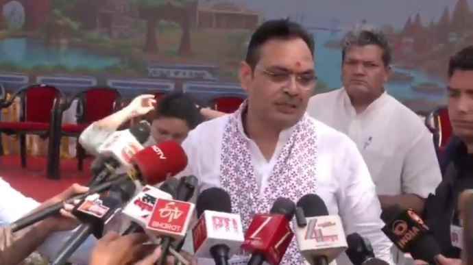वीडियो न्यूज : सीएम भजनलाल शर्मा का गहलोत पर पलटवार : बोले - गहलोत साहब, जब सत्ता में थे तब सब सही था, अब चुनाव हार गए तो नियम याद आ रहे हैं?
