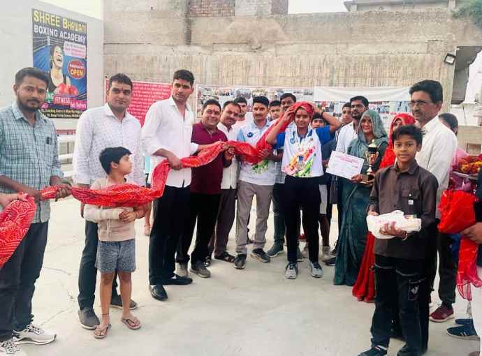 सन्नू को कांस्य पदक : नीमकाथाना की बॉक्सर सन्नू कुमावत को मिला बेस्ट चैलेंजर बॉक्सर का अवॉर्ड