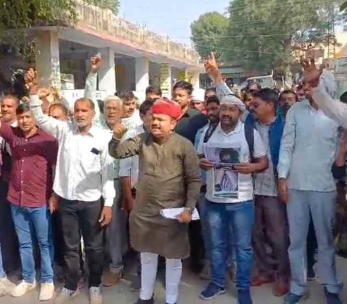 वीडियो न्यूज़ : खेतड़ी में हजारों लोगों का फूटा गुस्सा, हुआ प्रदर्शन : बढ़ते अपराध के खिलाफ लोगो का आक्रोश, समाजसेवी मनोज घुमरिया के नेतृत्व में SDM को सौंपा ज्ञापन, 7 दिन का दिया अल्टीमेटम