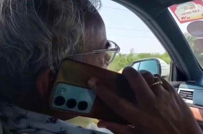 वीडियो न्यूज़ : सीकर के गांवों में गंदगी देखकर भड़के दिलावर : 6 अधिकारियों को किया सस्पेंड, दिलावर अफसर से बोले -तुम्हारा बीडीओ कभी गांव में जाता नहीं है