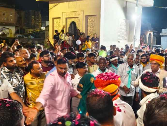 वीडियो न्यूज़ : जीणमाता से लौटा बत्तीसी संघ : ऊंट, ट्रैक्टर-ट्रॉलियों से वापस पहुंचे नीमकाथाना, पथवारी माता मंदिर में हुई महाआरती