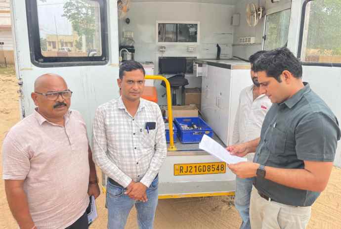 मोबाइल पशु चिकित्सा वैनों का फील्ड निरीक्षण : SDM-तहसीलदारों ने पशुपालकों से लिया फीडबैक, सेवाओं की गुणवत्ता और रिकॉर्ड का किया सत्यापन