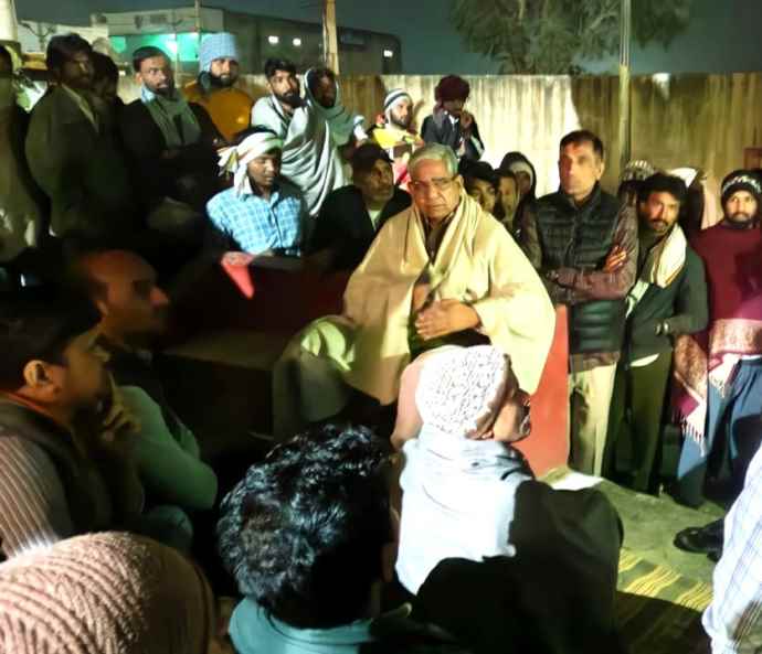 वीडियो लाइव : पाटन के डूंगा की नांगल में रास्ता विवाद : प्रशासन पर एकतरफा कार्रवाई का आरोप, विधायक सुरेश मोदी समर्थकों के साथ थाने में धरने पर बैठे