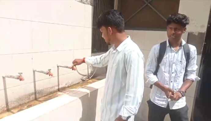 वीडियो न्यूज : SNKP कॉलेज में अव्यवस्थाओं का अंबार : छात्र नेता का SNKP कॉलेज में अव्यवस्थाओं को लेकर बड़ा खुलासा, बोले - छात्र सामान्य जरूरतों के लिए तरस रहे