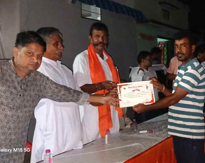 विश्व हिंदू परिषद का स्थापना दिवस मनाया : कार्यक्रम की अध्यक्षता विहिप नगर अध्यक्ष अशोक सैनी ने की, स्वयं सेवको का प्रशस्ति पत्र देकर किया सम्मान