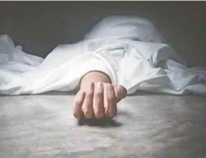छोटे भाई ने की बड़े भाई की हत्या :  पति को बचाने आई पत्नी पर भी किया वार, पत्नी घायल, पुलिस ने आरोपी को किया डिटेन