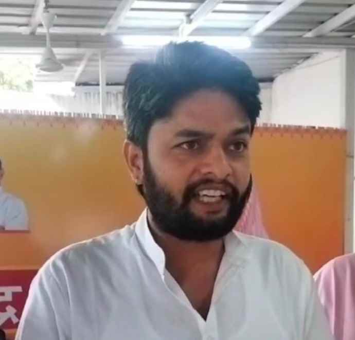 वीडियो न्यूज़ : श्रीमाधोपुर - नीमकाथाना सड़क को फोरलेन बनाने की मांग : विनोद भूदोली ने डिप्टी सीएम दिया कुमारी को सौंपा ज्ञापन, कहा - खाटूश्याम जाने वाले भक्तों को मिलेगी राहत