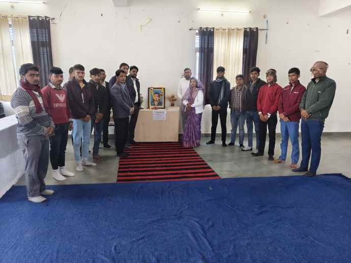 बांदीकुई में मनाई सावित्री बाई फुले की जयंती : सावित्रीबाई फुले की प्रतिमा पर पुष्पांजलि अर्पित कर किया याद , सावित्रीबाई के पद चिन्ह पर चलने की ली प्रेरणा