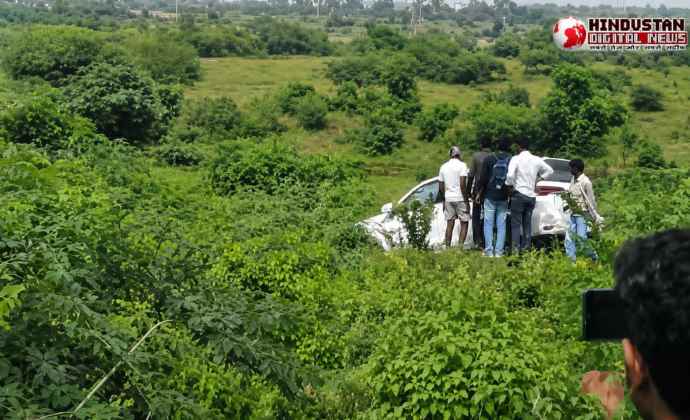 पूर्व मंत्री रमेश मीणा की कार खाई में गिरी : पूर्व मंत्री रमेश मीणा को हल्की चोटे आई, करौली-मंडरायल मार्ग पर हुआ हादसा