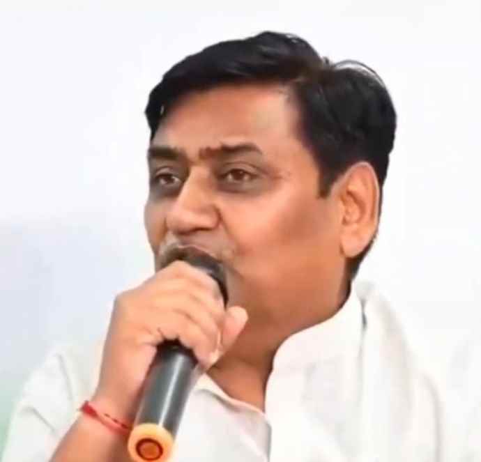 वीडियो लाइव : RAS मुख्य परीक्षा पर भाजपा - कांग्रेस आमने सामने : डोटासरा का बीजेपी प्रदेशाध्यक्ष के कद पर तंज, कहा - यहां ना सीएम, ना अध्यक्ष की चल रही