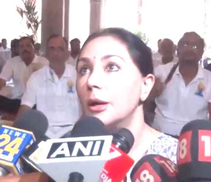 वीडियो न्यूज़ : डिप्टी सीएम के साथ लोगो ने किया योग : डिप्टी सीएम ने कहा - योग भारतीय संस्कृति की पहचान, हमारे ऋषि-मुनियों की देन, जिसे पूरे विश्व ने स्वीकार किया
