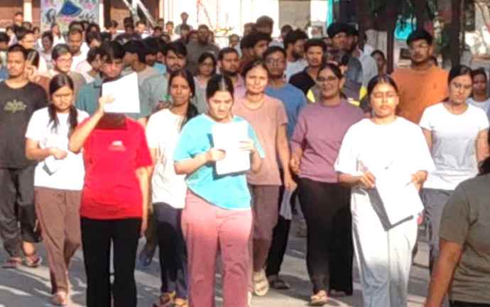 NEET 2026 परीक्षा की नई तारीख घोषित : अब दोबारा परीक्षा 21 जून को होगी, पेपर लीक के कारण 12 मई को रद्द हुई थी परीक्षा