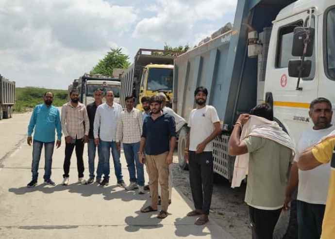 वीडियो न्यूज़ : गुस्साए ग्रामीणों ने भुदोली में डंफरो को रोका : दो घंटे में लग गई वाहनों की लंबी कतार, सरपंच के आश्वासन पर माने, दी चेतावनी