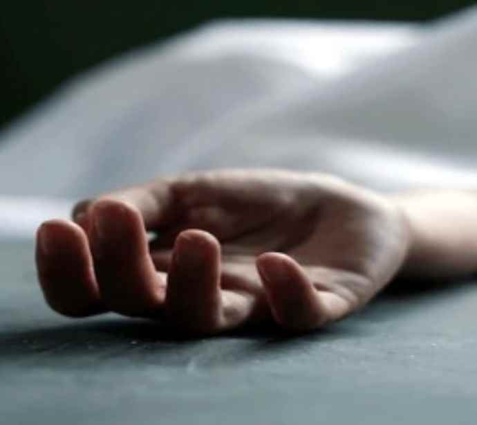 परीक्षा देने आए युवक का खेत में मिल शव : पिता को ससुराल वालों पर शक, सात माह पहले हुई थी लव मैरीज, पुलिस ने मामला दर्ज कर की जाँच शुरू