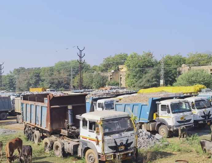 वीडियो न्यूज़ : नीमकाथाना के पाटन में ओवरलोड वाहनों पर कार्रवाई : 15 डंपरों के काटे चालान, 21 लाख का लगाया जुर्माना, कार्रवाई से डंपर संचालको में मचा हडकंप