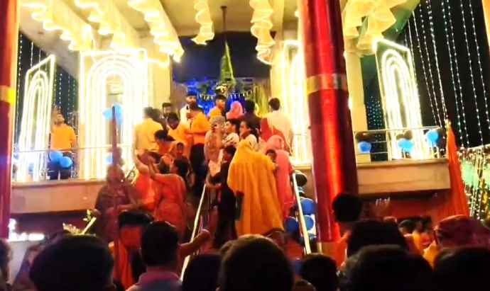 वीडियो न्यूज : नीमकाथाना में भगवान कृष्ण का जन्मोत्सव धूमधाम से मनाया : शहर सहित क्षेत्र के मंदिरों में आकर्षक - मनमोहन झांकियां सजाई, नन्हे राधा कृष्ण की मनहोहक झांकी बनी