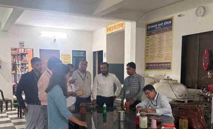 सही खान पान स्वस्थ राजस्थान अभियान : कोचिंग संस्थान, होटलों के मैंस व कंटीन में कार्रवाई, आटा, मसाले व अन्य खाद्य वस्तुओं के लिए सैम्पल लिए