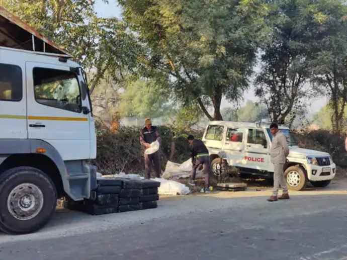 वीडियो न्यूज़ : झुंझुनूं में गांजा तस्करी का बड़ा खुलासा: उदयपुरवाटी में 700 किलोग्राम गांजा जब्त, एक आरोपी गिरफ्तार, एक हुआ फरार