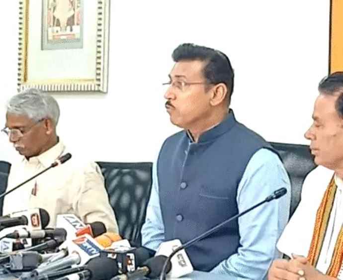 भजनलाल सरकार ने खोला सौगातों का पिटारा : सोलर-कंपनियां एक पेड़ के बदले 5 पेड़ लगाएंगी, टोल दरें हुई कम… AIIMS की तर्ज पर बनेगा RIMS, जानें बड़ी घोषणाएं