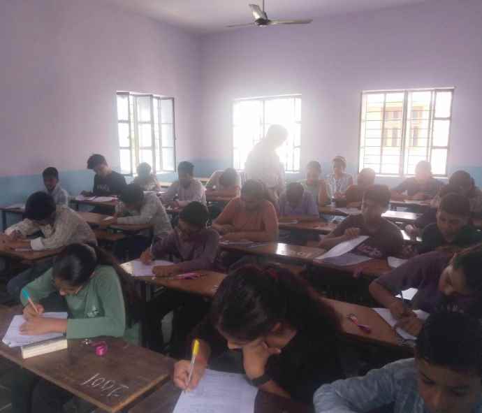 वीडियो न्यूज़ : नीमकाथाना में टेलेंट सर्च एग्जाम का आयोजन : एमडीएस स्कूल में आयोजित एग्जाम में स्टूडेंट्स ने लिया उत्साहपूर्वक भाग, अभिभावक ये बोले