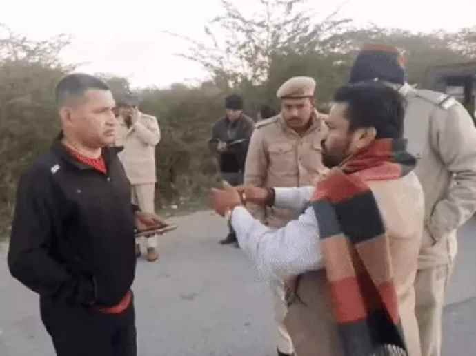 विष्णु गुप्ता की गाड़ी पर फायरिंग : गुप्ता ने अजमेर दरगाह में मंदिर होने की याचिका लगाई है, जयपुर लौटते समय हमला