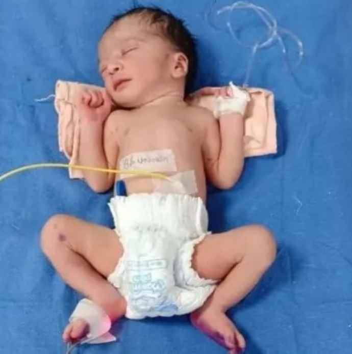 प्लास्टिक की थैली में लिपटा मिला नवजात : रोने की आवाज सुनकर ग्रामीणों ने बचाई जान, राजकीय भगवानदास खेतान अस्पताल में रेफर