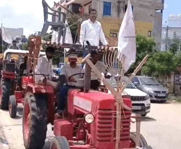 वीडियो न्यूज़ : मास्टर प्लान के विरोध में सीकर बंद : व्यापार संघ सहित 14 संघठनों का मिला बंद को समर्थन,  लोगो ने ट्रैक्टर रैली निकाली, 6 हजार से ज्यादा आपत्तियां मिली
