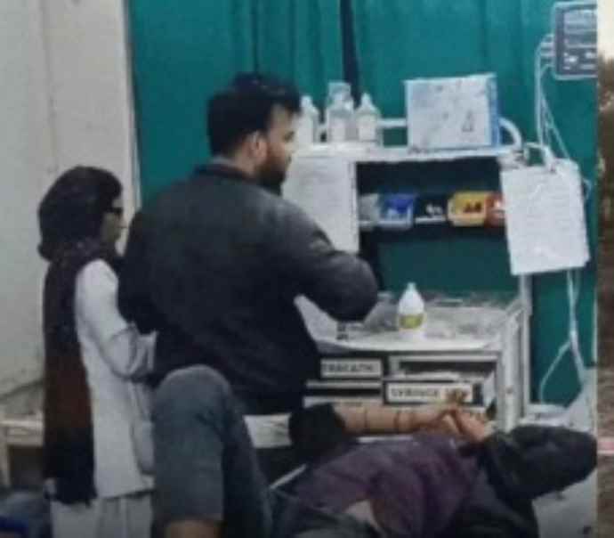 रेप केस में आरोपी का शॉर्ट एनकाउंटर : आरोपी ने पुलिसकर्मी की बंदूक छीनकर भागने की कोशिश की,  जवाबी कार्रवाई में पैर में लगी गोली