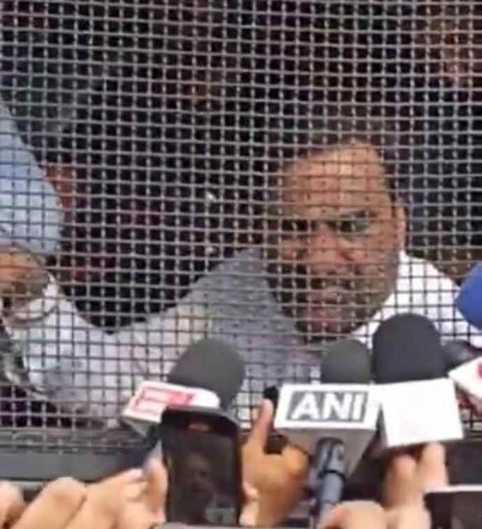 वीडियो लाइव : हिरासत में लिए गए हनुमान बेनीवाल : विभिन्न मांगो को लेकर CM आवास घेरने जा रहे थे, बोले- गोली के दम पर आंदोलन नहीं दबा सकती सरकार