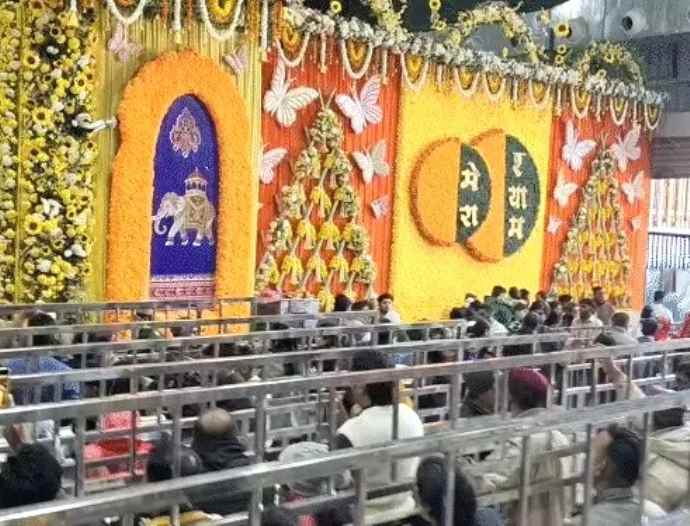 बसंत पंचमी पर बाबा श्याम का विशेष श्रृंगार : पीले वस्त्र पहनाए गए और पीले फूलों से सजाया, भक्तों ने किए  अलौकिक दर्शन