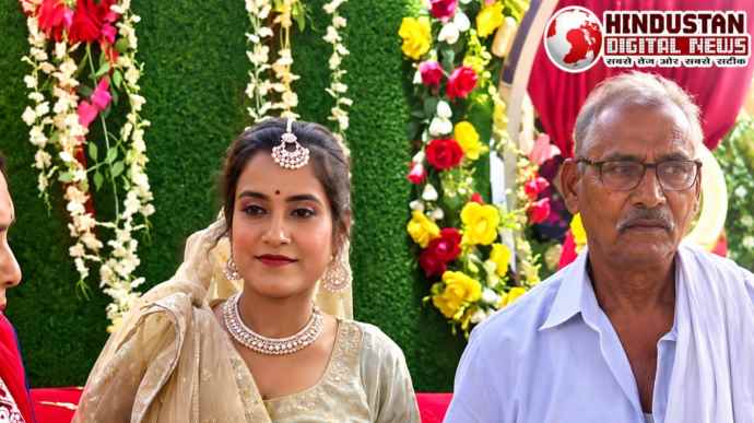 वायरल वीडियो : 75 साल के बुजुर्ग को 30 साल की रानी से प्यार : दोनों की सगाई और हल्दी रस्म, लड़की बोली - नवरात्रि बाद शादी करेंगे, लव स्टोरी चर्चा में