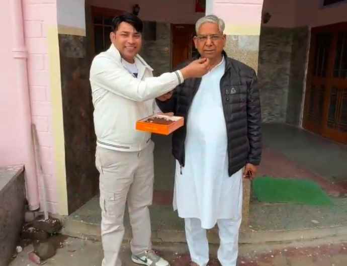 वीडियो न्यूज़ : कांग्रेस सेवादल जिला प्रवक्ता का सम्मान : नीमकाथाना विधायक मोदी ने जिला प्रवक्ता दीपेन्द्र लुनिवाल का किया सम्मान, लुनिवाल ने कांग्रेस नेतृत्व का जताया आभार