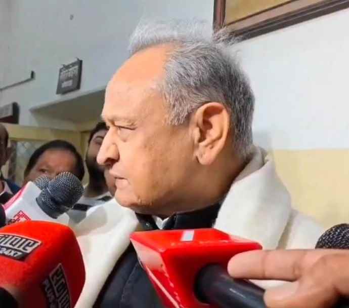 वीडियो न्यूज़ : अंता चुनाव रुझान से गहलोत उत्साहित : राजस्थान के पूर्व सीएम गहलोत ने कहा - अंता से अच्छी न्यूज मिल रही, कांग्रेस जीतेगी