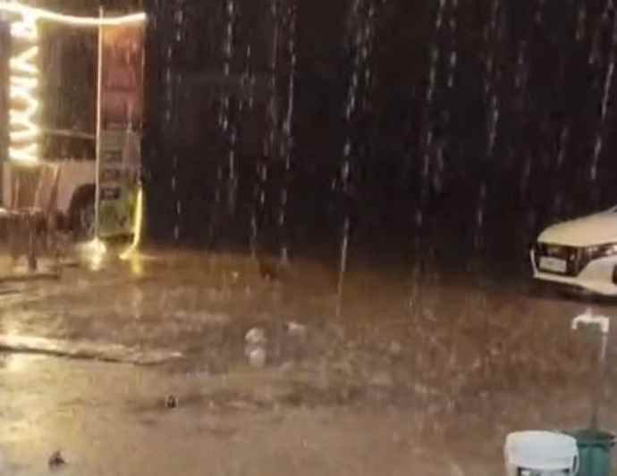 वीडियो न्यूज़ : नीमकाथाना में तेज हवाओ के साथ बारिश : ग्रामीण इलाकों में चने के आकार के चने गिरे, किसानों की बढ़ी चिंता, फसलों के ख़राब होने की संभावना