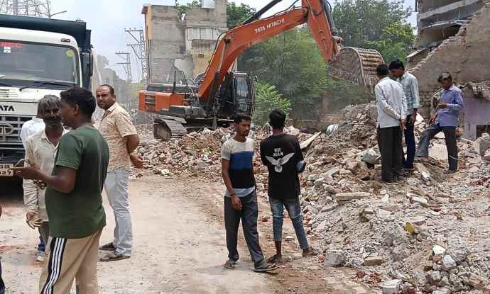 वीडियो न्यूज : नीमकाथाना में तीन से अतिक्रमण के खिलाफ कार्रवाई : जेसीबी और पोकलेन मशीनों से मलबा हटाने का कार्य युद्ध स्तर पर जारी, ROB के नीचे खुद ही हटा रहे,