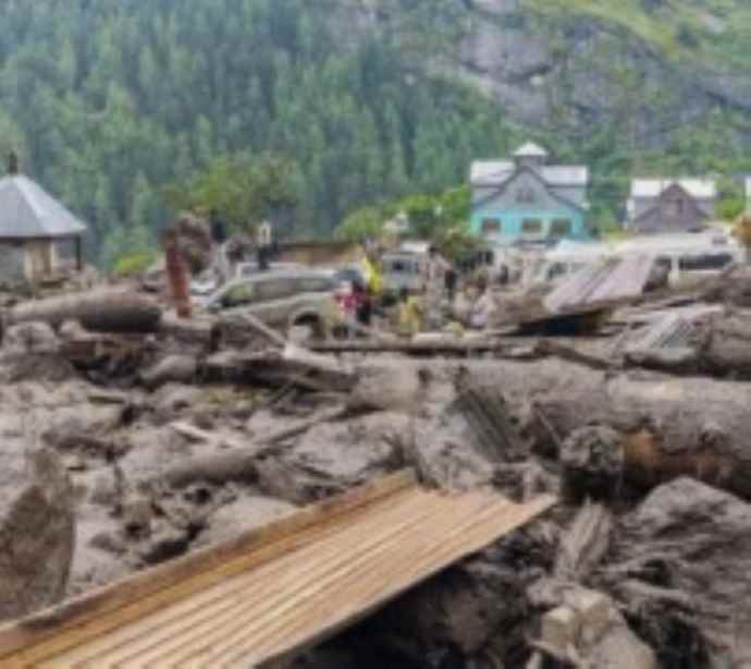 किश्तवाड़ में बादल फटा,  42 लोगों की मौत : 65 को बचाया गया , 100 से ज्यादा घायल , चशोटी गांव में मचैल माता की धार्मिक यात्रा के लिए पहुंचे कई लोग बहे