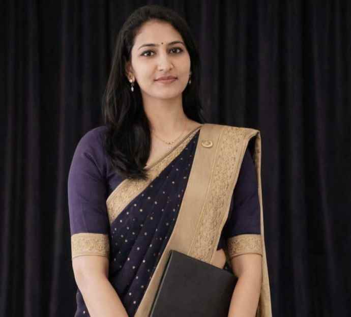 नीमकथाना की मंजू का असिस्टेंट प्रोफेसर पद पर चयन : पहले प्रयास में बिना कोचिंग के हीरानगर की बहू ने हासिल की 26वीं रैंक, गांव में खुशी और गर्व का माहौल