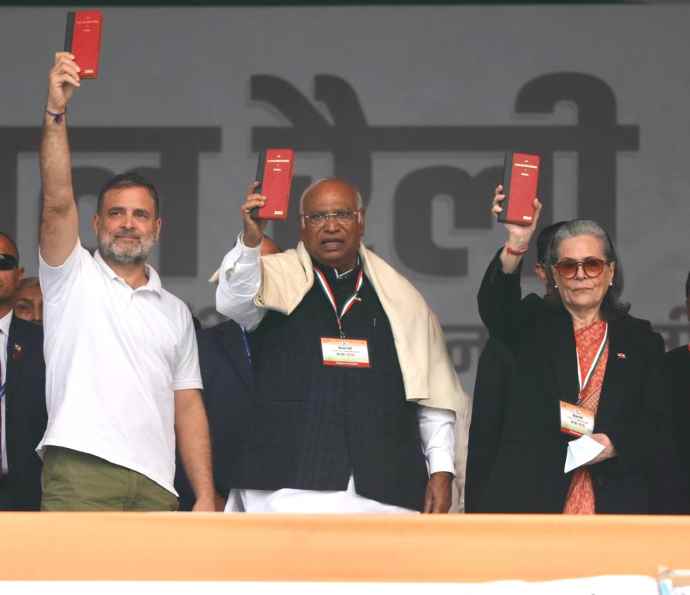 प्रियंका गाँधी बोली - बीजेपी एक सही चुनाव लड़ लें, कभी नहीं जीत पाएंगे : दिल्ली में कांग्रेस की महारैली, राहुल गाँधी बोले - इनके पास सत्ता, वोट चोरी करते हैं, चुनाव के समय वे 10 हजार रुपये देते हैं