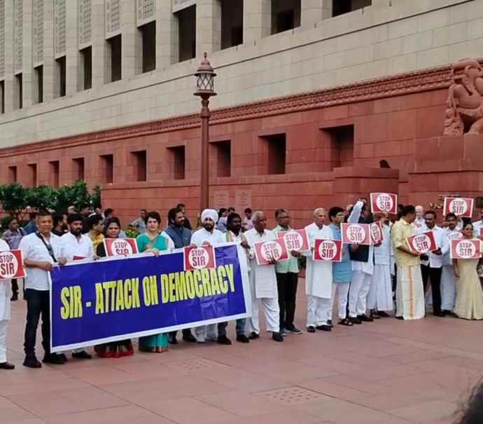 लोकसभा में आज ऑपरेशन सिंदूर पर होगी चर्चा : रक्षा मंत्री राजनाथ दोपहर 12 बजे बहस शुरु करेंगे, संसद के बाहर विपक्षी सांसदों का प्रदर्शन