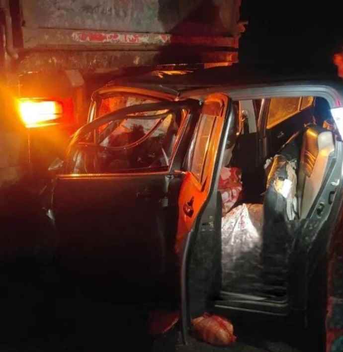 चाकसू क्षेत्र में एक भीषण सड़क हादसा :  हादसे में एक महिला सहित 5 लोगों की दर्दनाक मौत, तेज रफ्तार कार आगे चल रहे ट्रेलर में जा घुसी