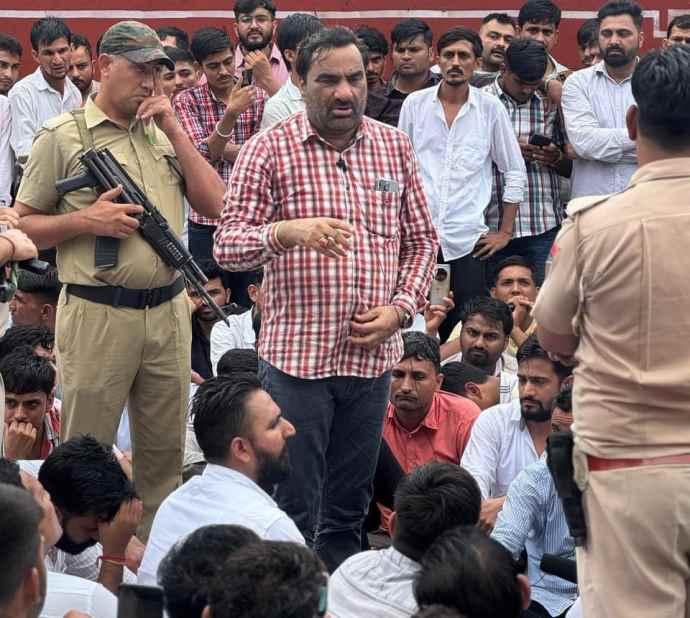 वीडियो लाइव : बारिश के बीच धरने पर बैठे बेनीवाल : डॉक्टर के सुसाइड मामले में परिवार और सरकार के बीच सहमति बनी, धरना समाप्त