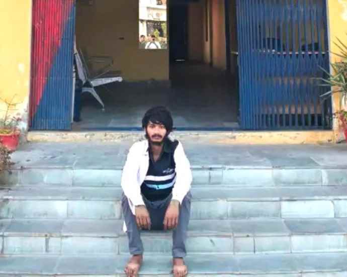 मैरिज गार्डन संचालक पर जानलेवा हमला का आरोपी गिरफ्तार  : आरोपी घटना के बाद से चल रहा था फरार,  गार्डन से बाहर निकालने पर हुए थे नाराज, पांच आरोपी पहले ही गिरप्तार