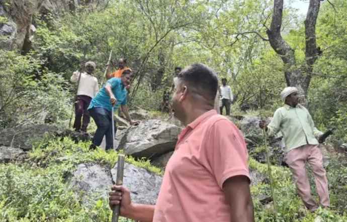 वीडियो न्यूज : निमोद में 60 घंटे बाद भी मासूम का सुराग नहीं : नीमकाथाना पुलिस ने 50 CCTV खंगाले, पूरे क्षेत्र में सर्च ऑपरेशन जारी,  200 से अधिक ग्रामीण सर्च में शामिल