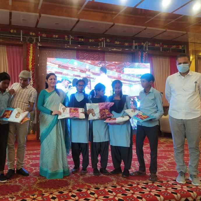 वीडियो न्यूज़ : नीमकाथाना में मिशन 2030 के विजेता पुरस्कृत  : भाषण एवं निबंध प्रतियोगिता के विजेताओं को पुरुस्कृत किया गया,  श्रीमाधोपुर की रुचिका को मिला 1 लाख रु का पुरस्कार